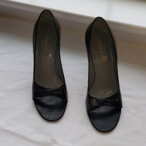 BCBG Girls 7 black pumps